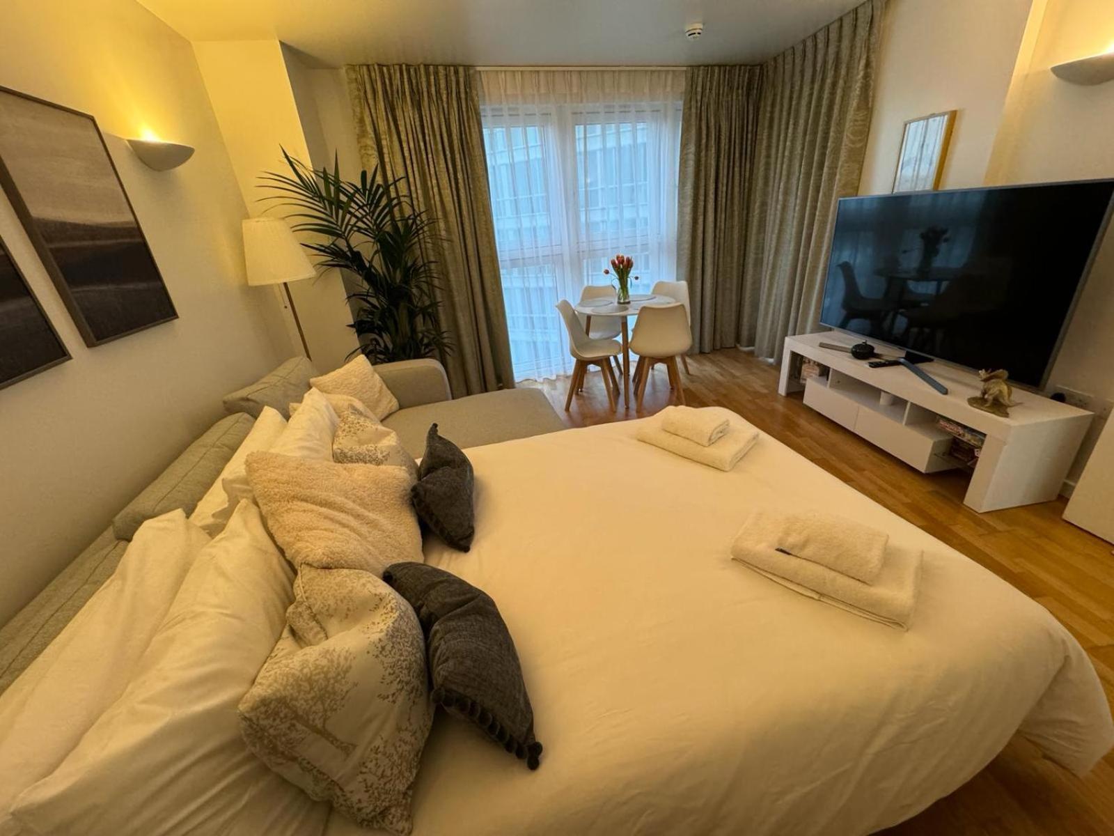 Luxury Apartment In Canary Wharf Londra Exterior foto