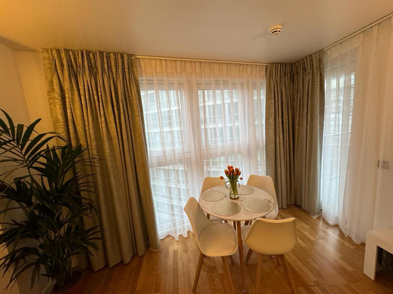 Luxury Apartment In Canary Wharf Londra Exterior foto