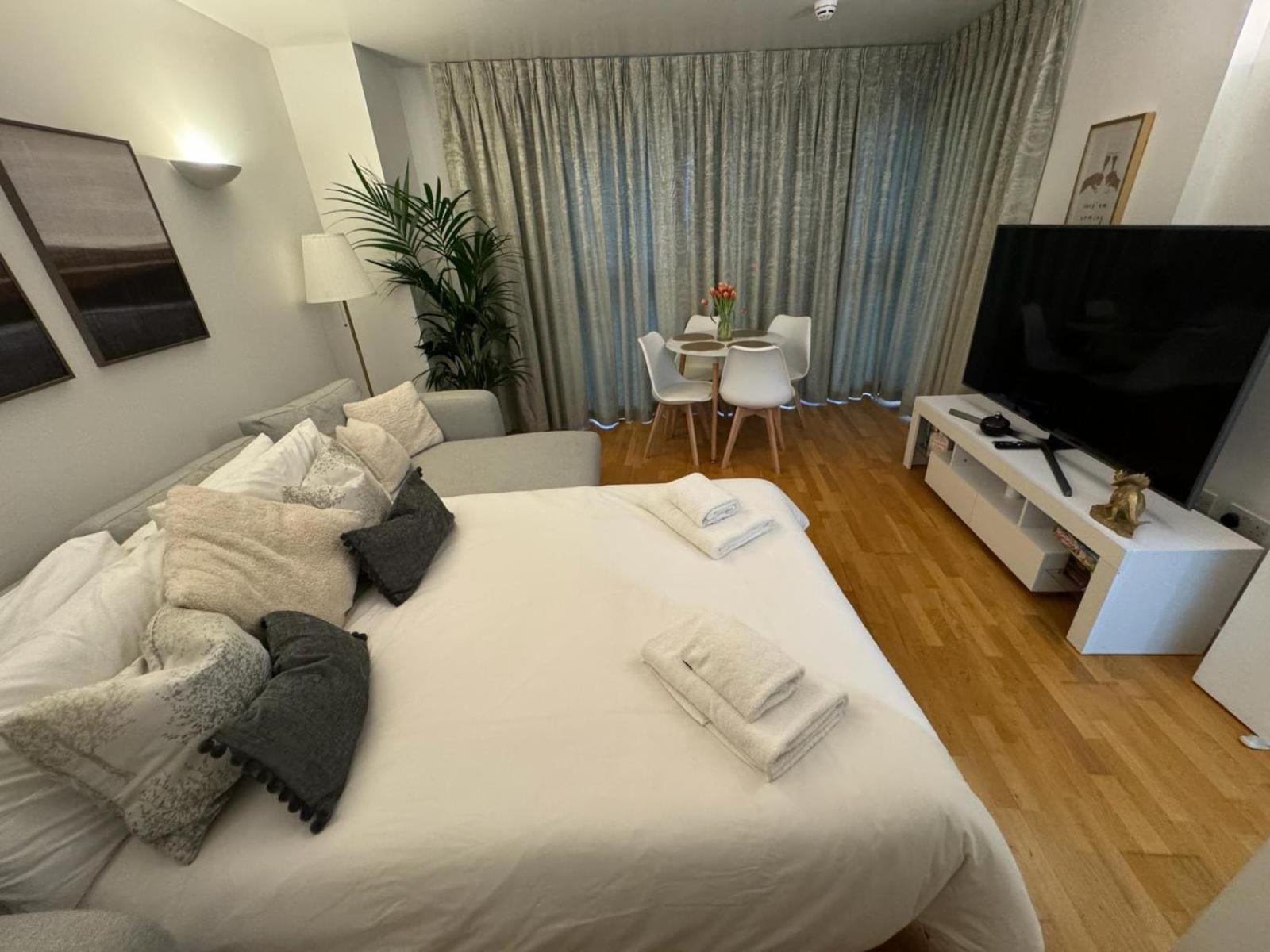 Luxury Apartment In Canary Wharf Londra Exterior foto