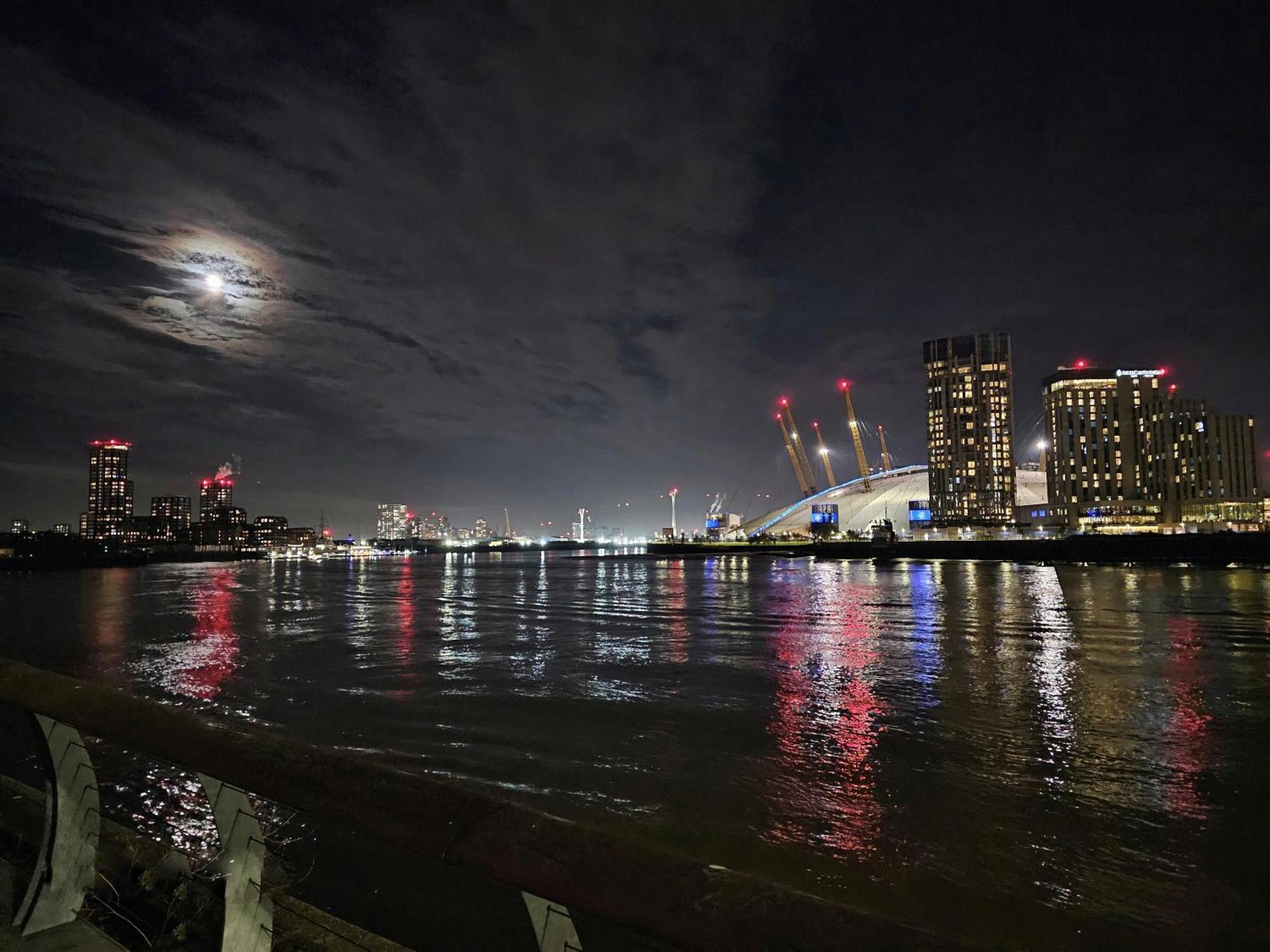 Luxury Apartment In Canary Wharf Londra Exterior foto